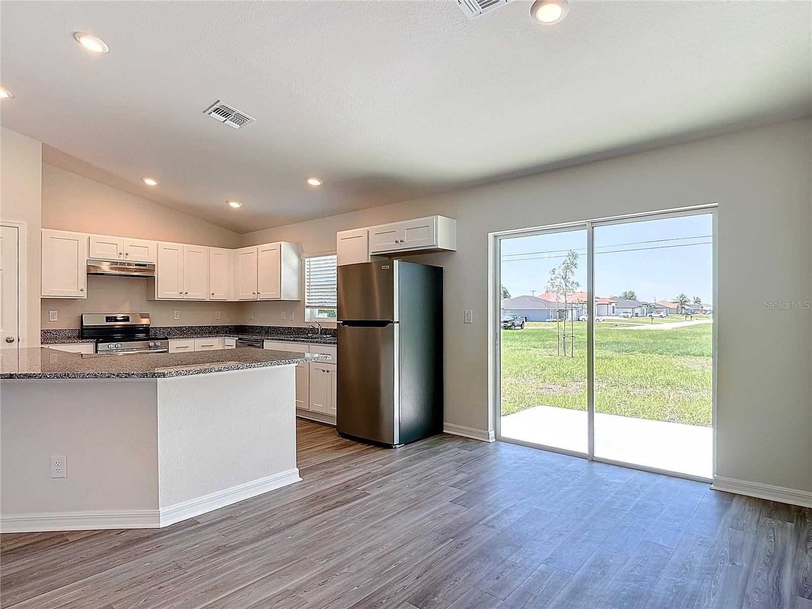 Image 17 of 34 For 22 Tropicana Parkway W