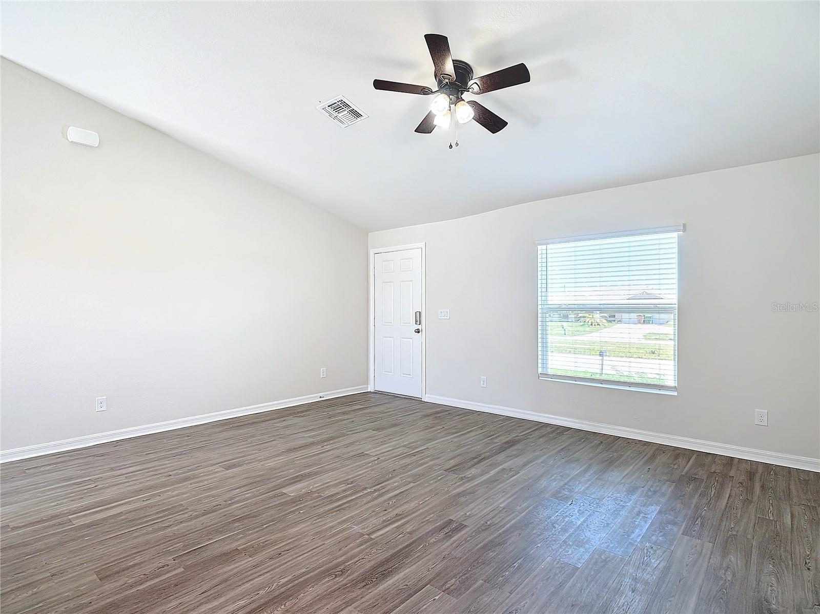 Image 5 of 34 For 22 Tropicana Parkway W