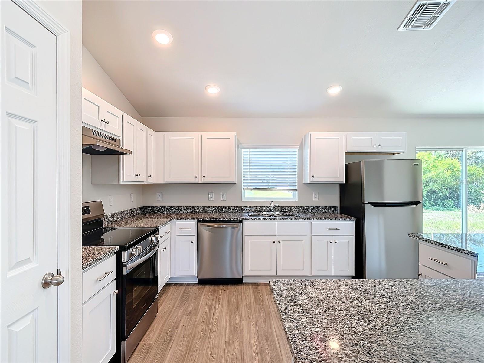 Image 6 of 34 For 22 Tropicana Parkway W