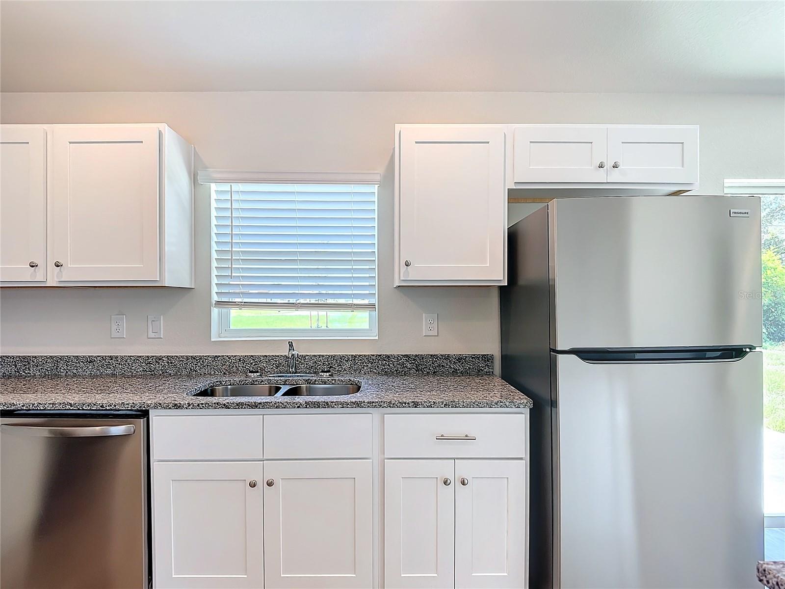 Image 8 of 34 For 22 Tropicana Parkway W