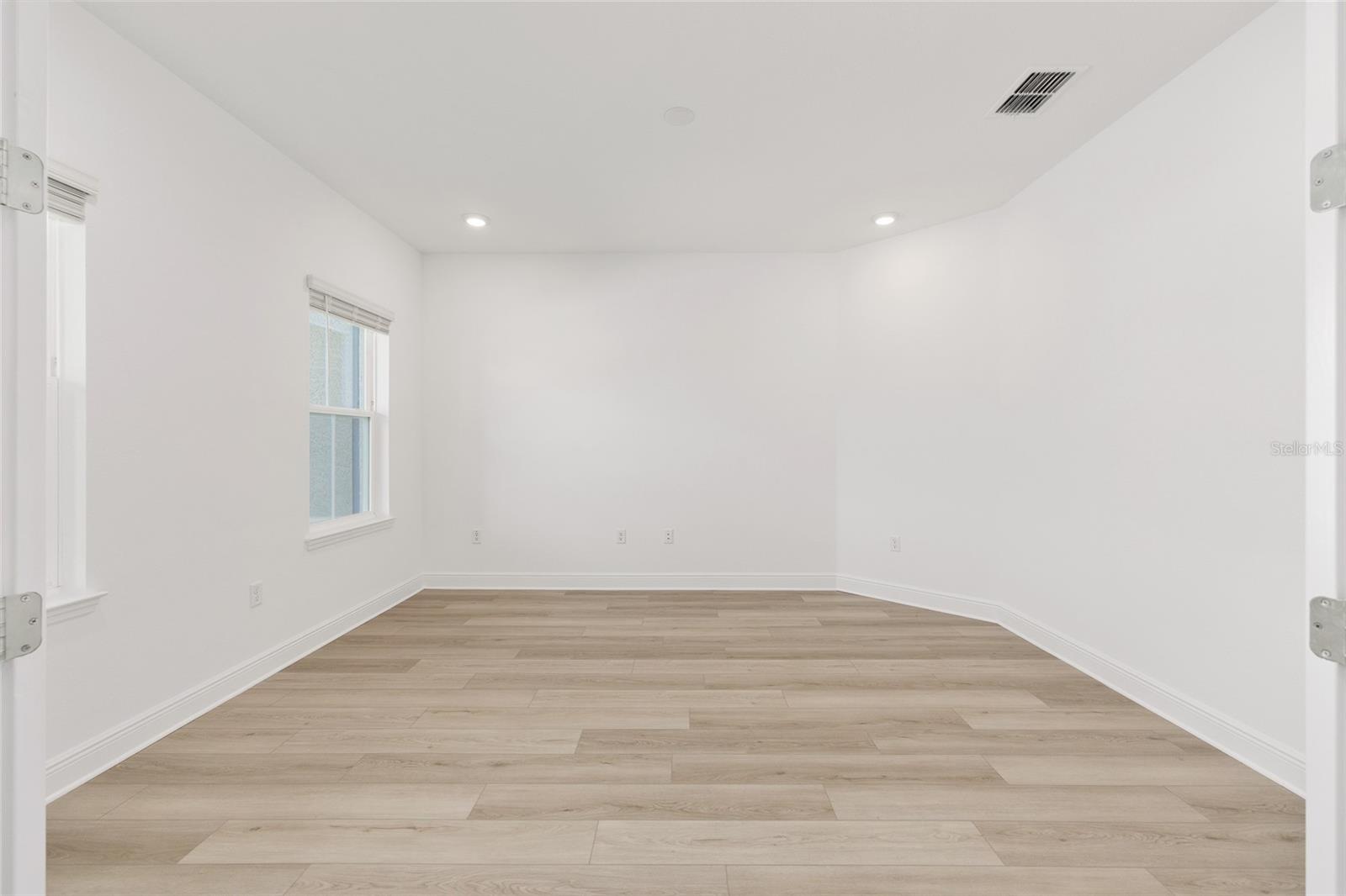 Image 10 of 52 For 8522 99th Circle