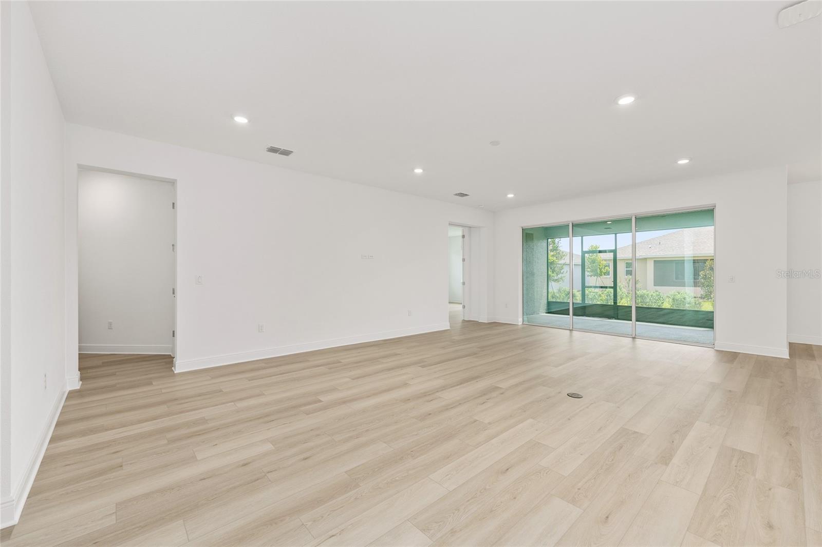 Image 12 of 52 For 8522 99th Circle