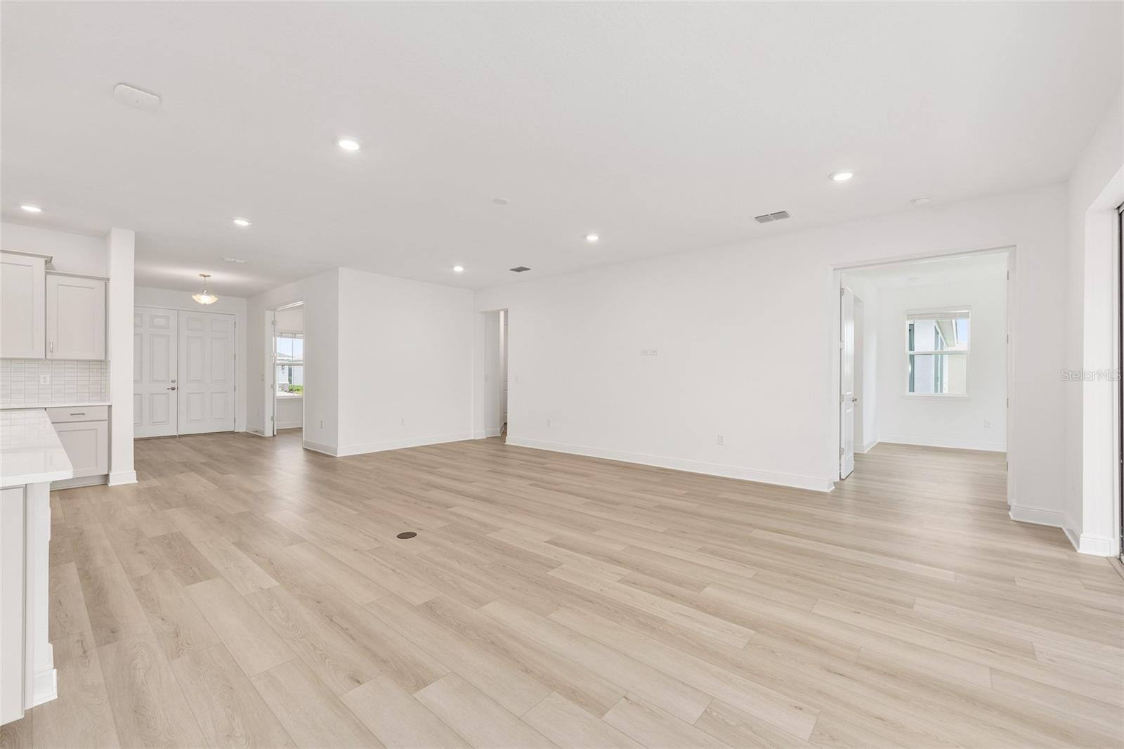 Image 14 of 52 For 8522 99th Circle