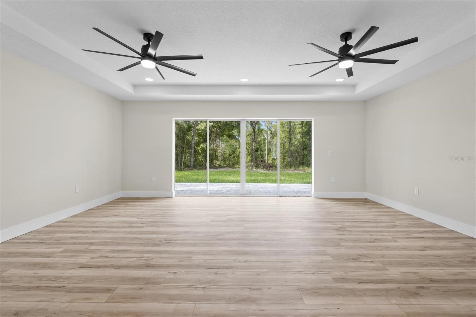Listing photo id 11 for 2828 Celina Street
