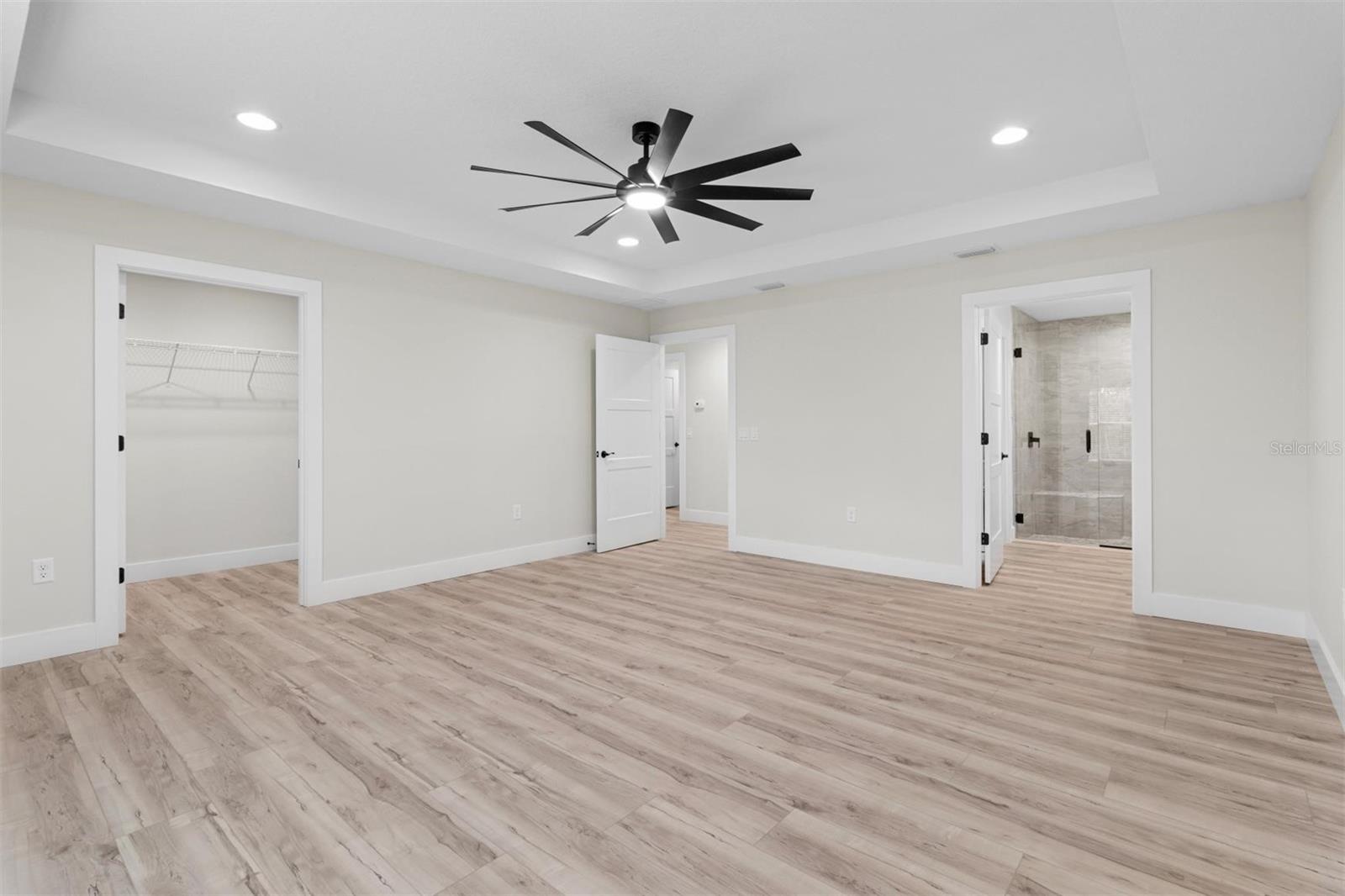 Listing photo id 12 for 2828 Celina Street