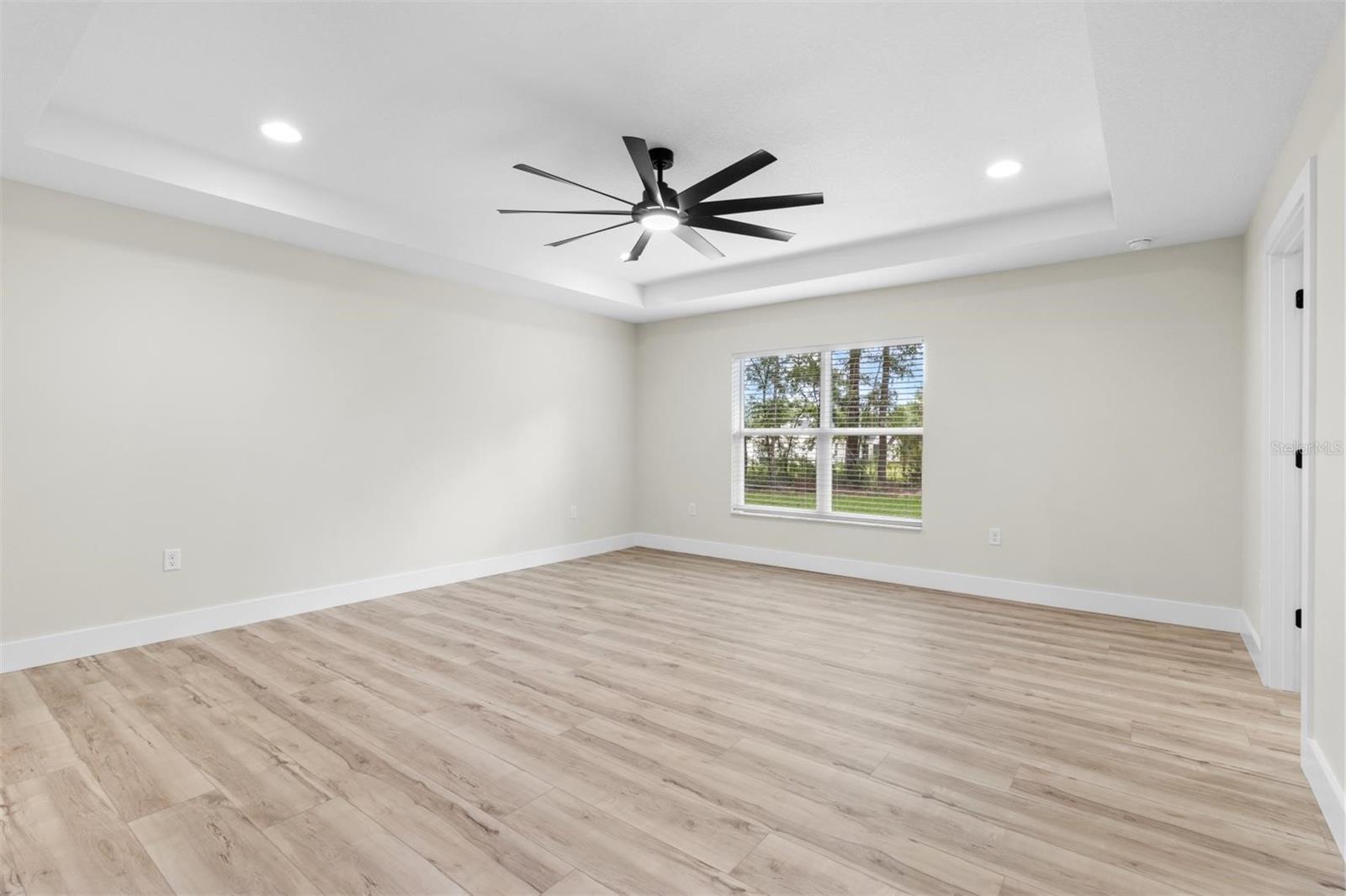 Listing photo id 13 for 2828 Celina Street
