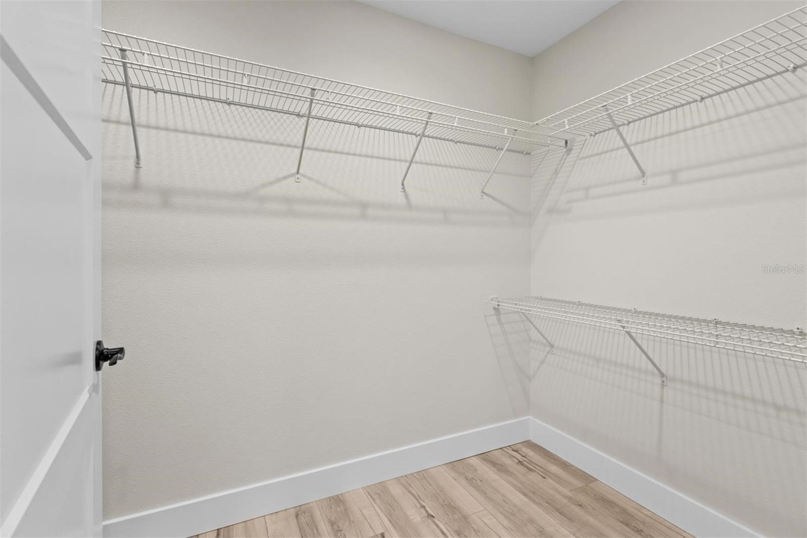 Listing photo id 15 for 2828 Celina Street