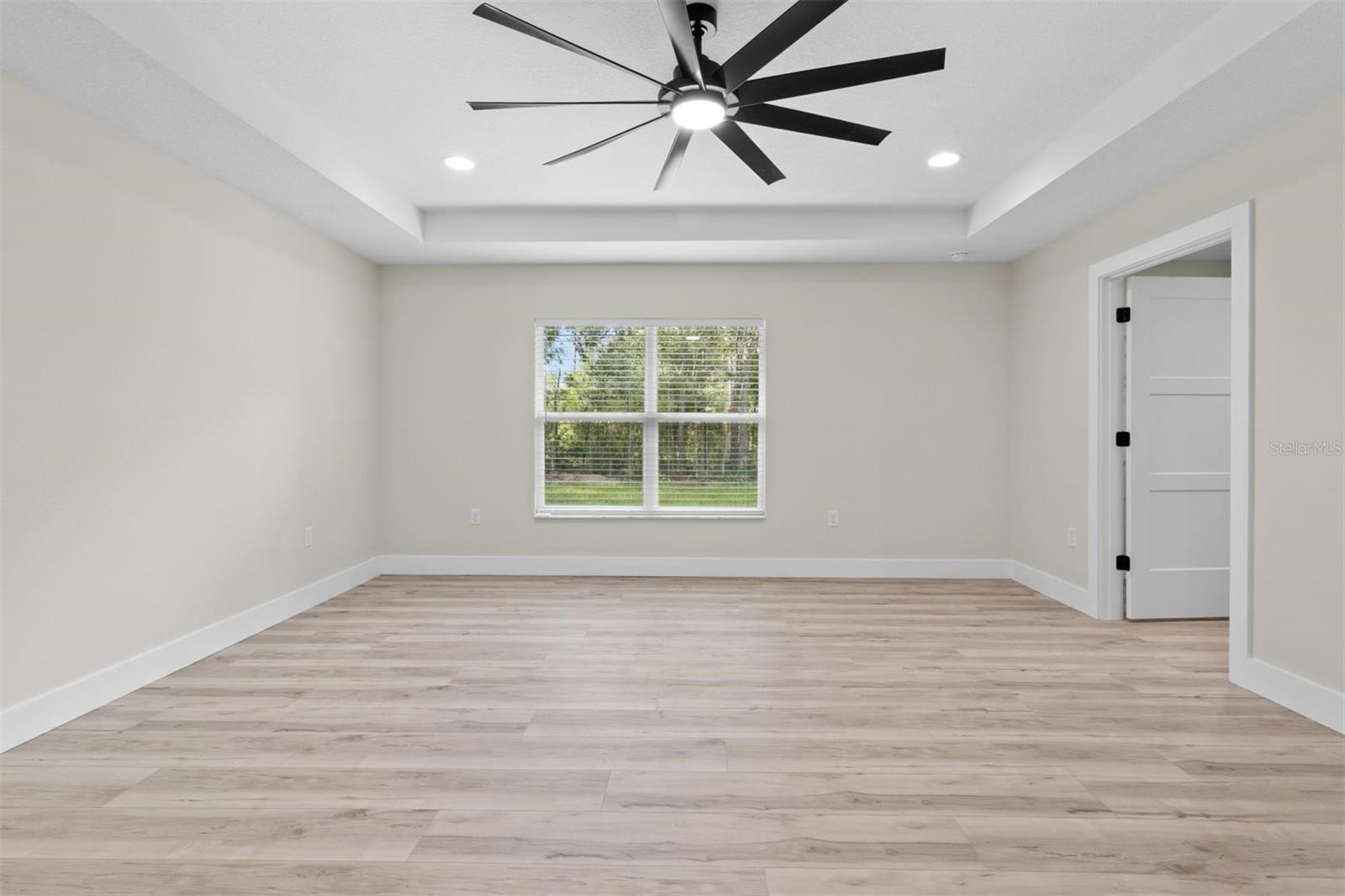 Listing photo id 17 for 2828 Celina Street