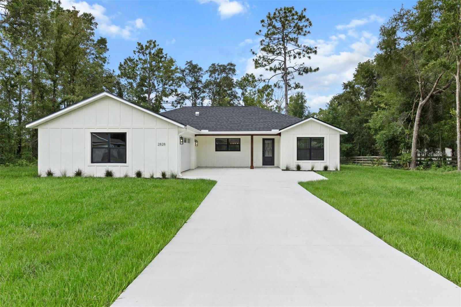 Listing photo id 0 for 2828 Celina Street