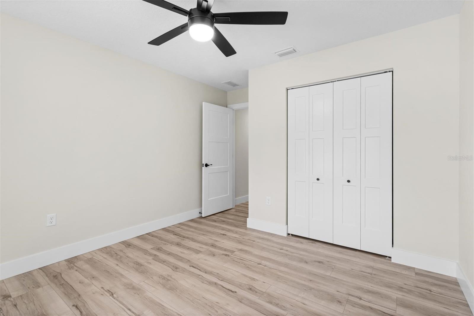 Listing photo id 18 for 2828 Celina Street