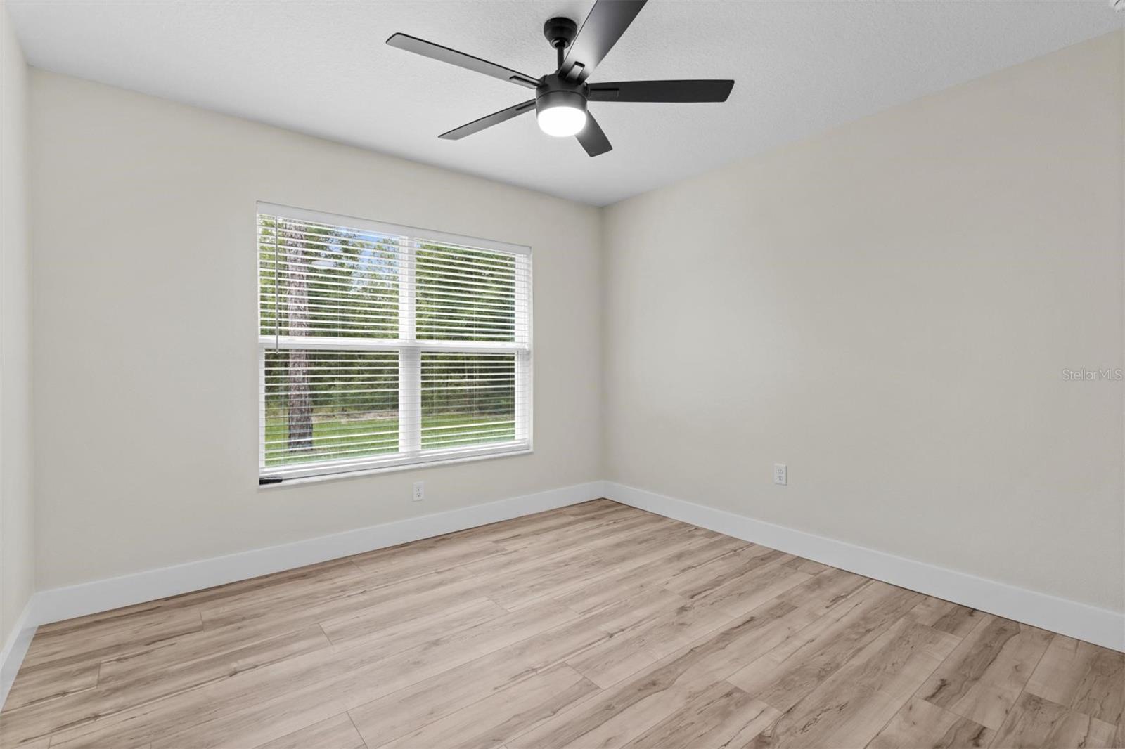Listing photo id 19 for 2828 Celina Street