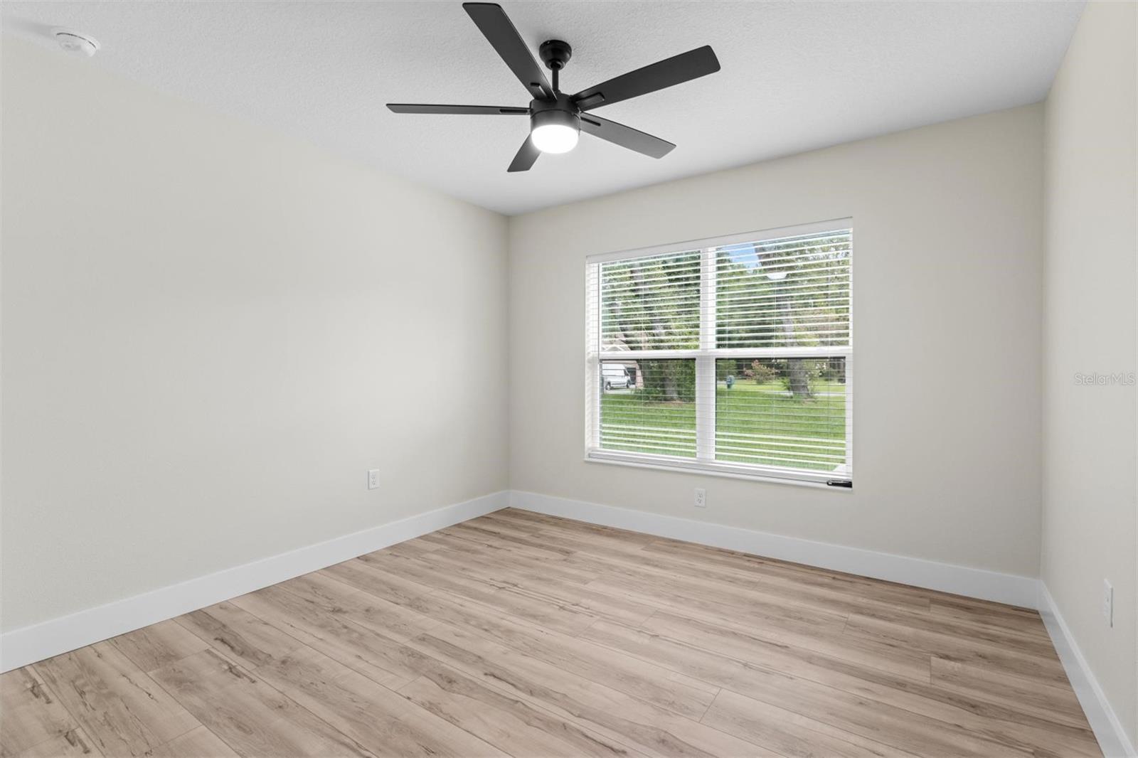 Listing photo id 20 for 2828 Celina Street