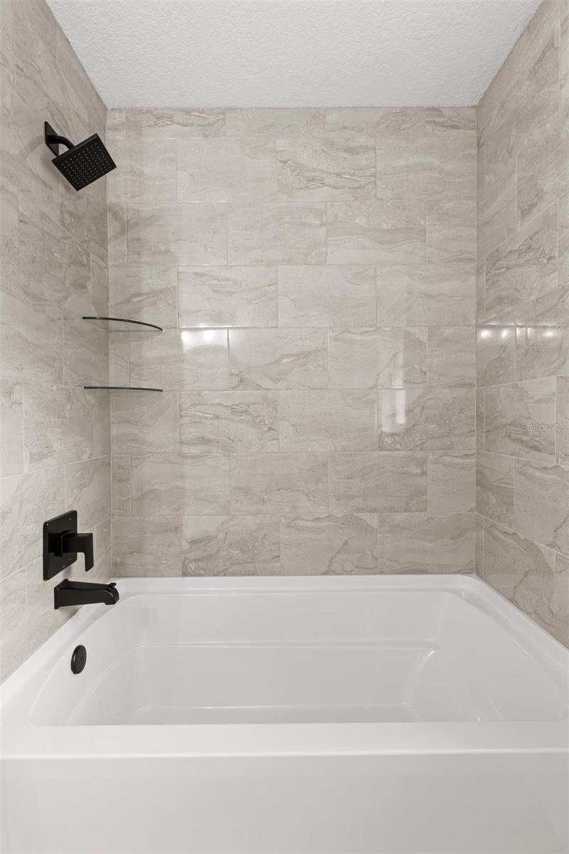 Listing photo id 23 for 2828 Celina Street