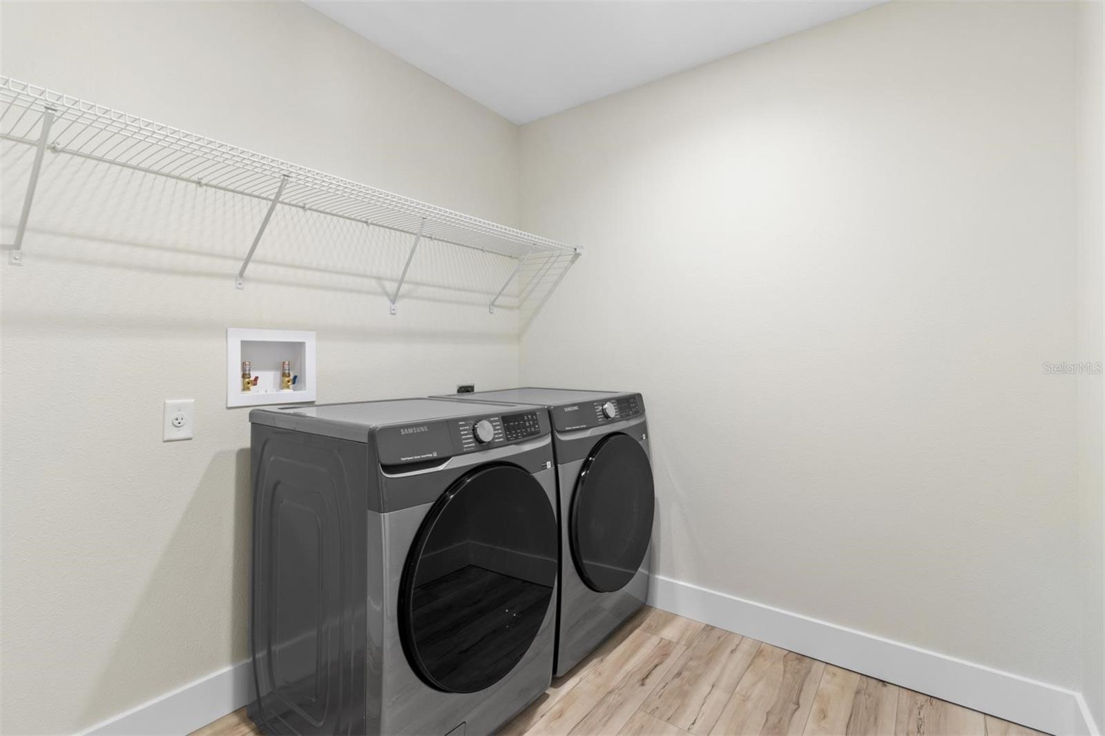 Listing photo id 25 for 2828 Celina Street