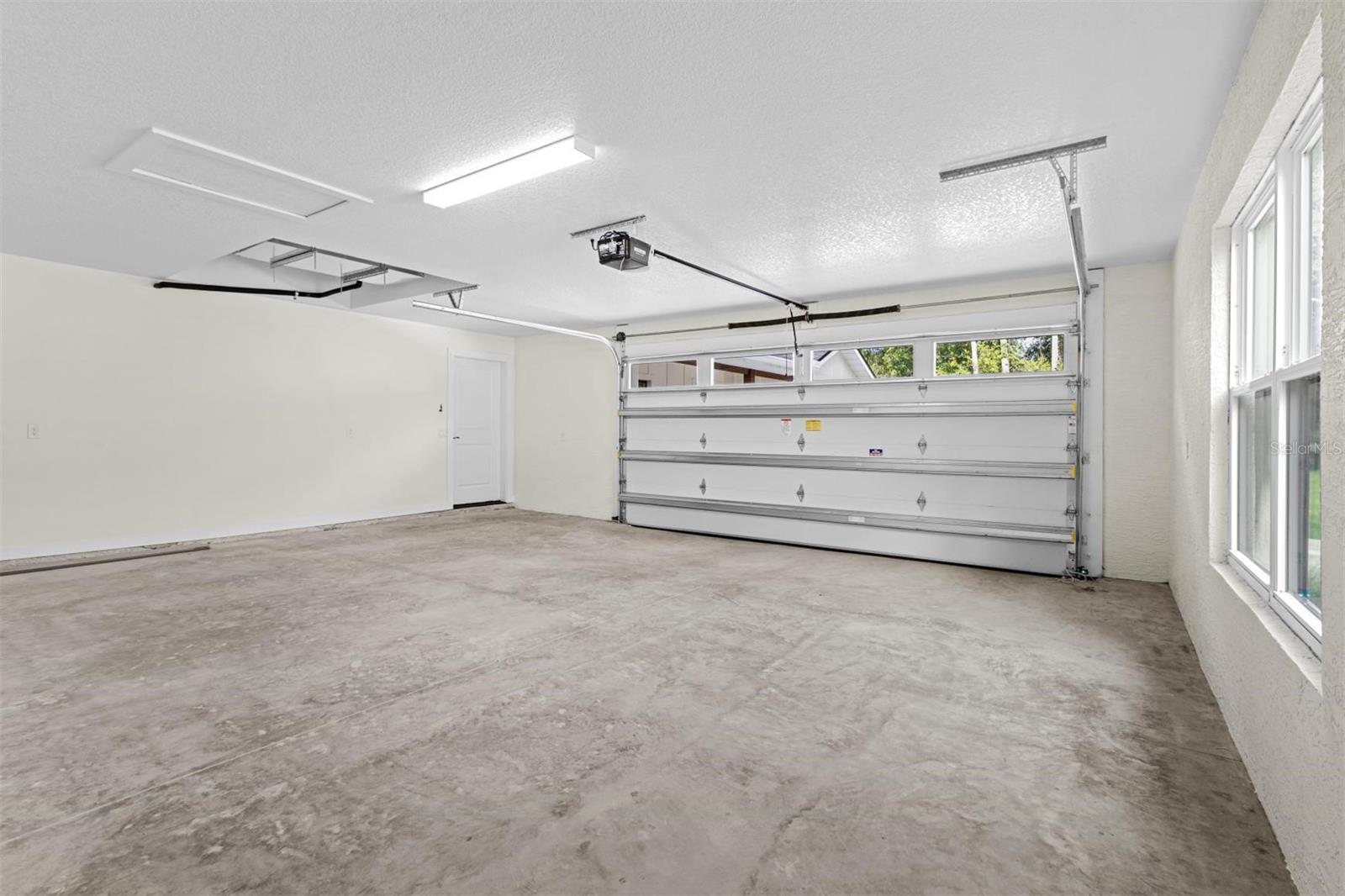 Listing photo id 26 for 2828 Celina Street