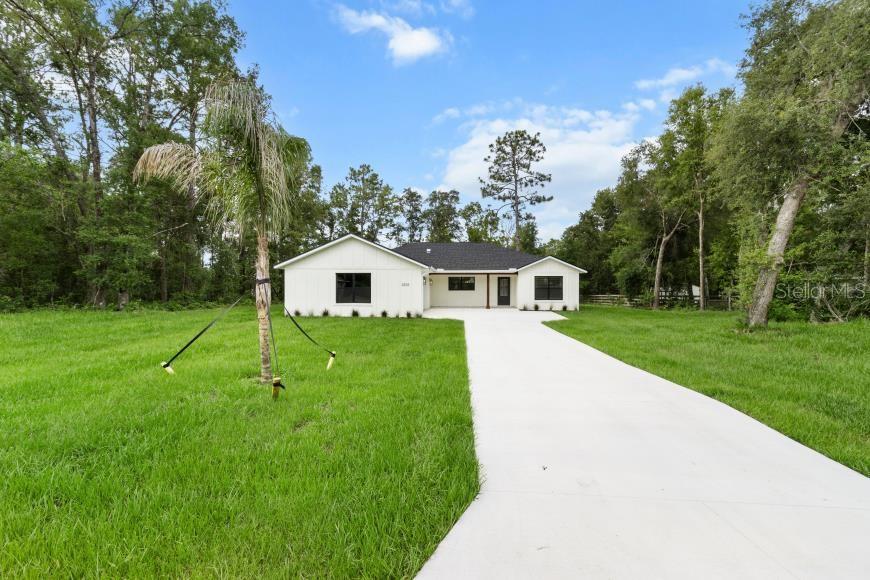 Listing photo id 1 for 2828 Celina Street