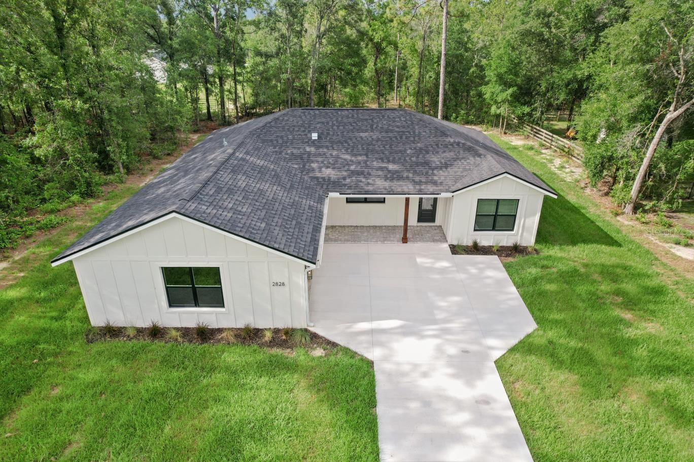 Listing photo id 36 for 2828 Celina Street