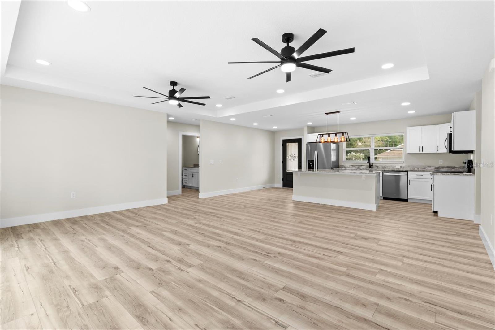Listing photo id 2 for 2828 Celina Street
