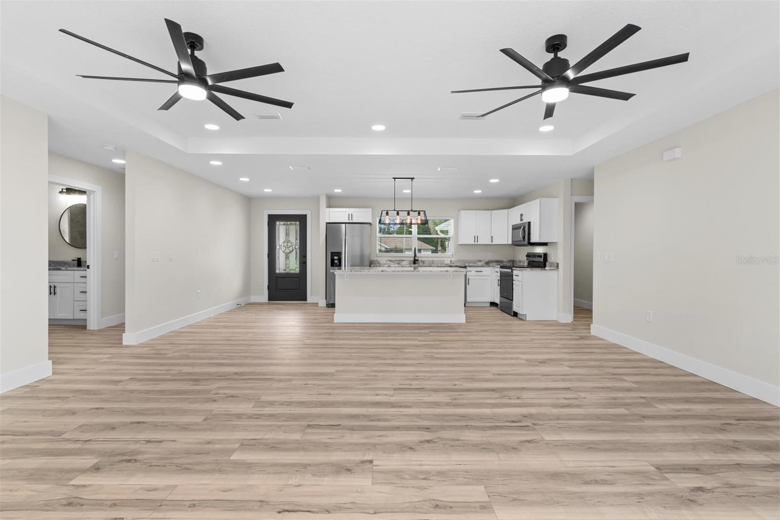 Listing photo id 3 for 2828 Celina Street