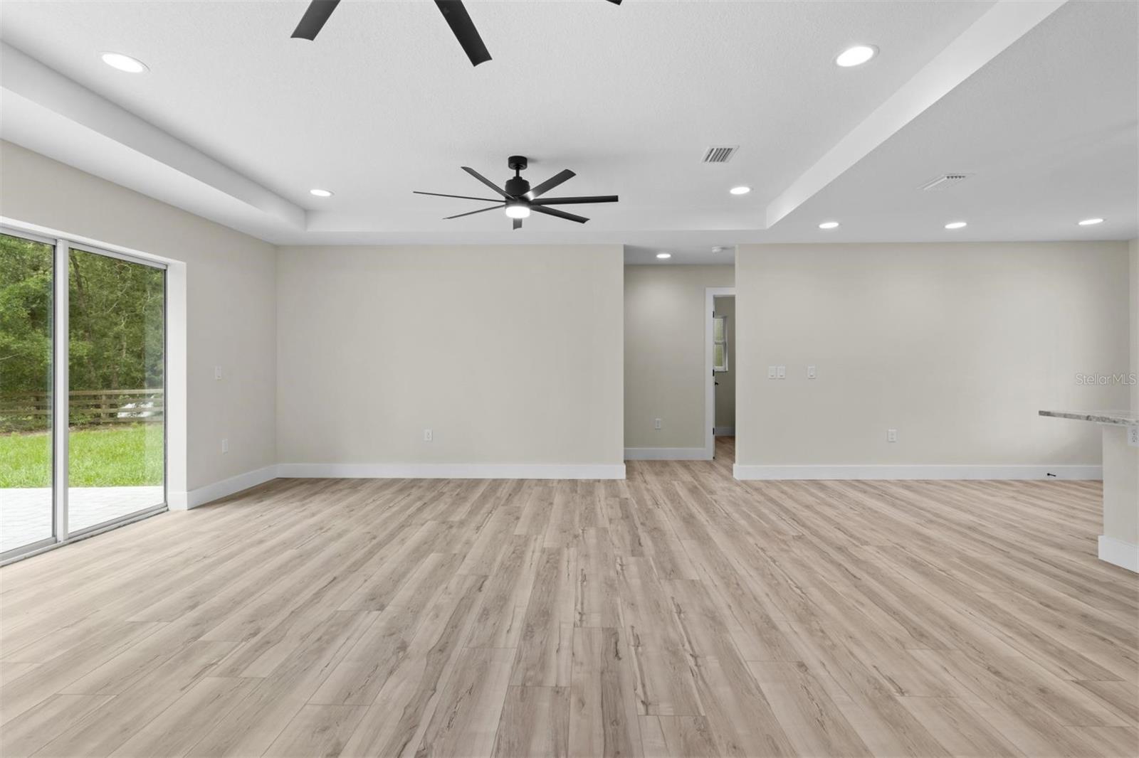 Listing photo id 4 for 2828 Celina Street