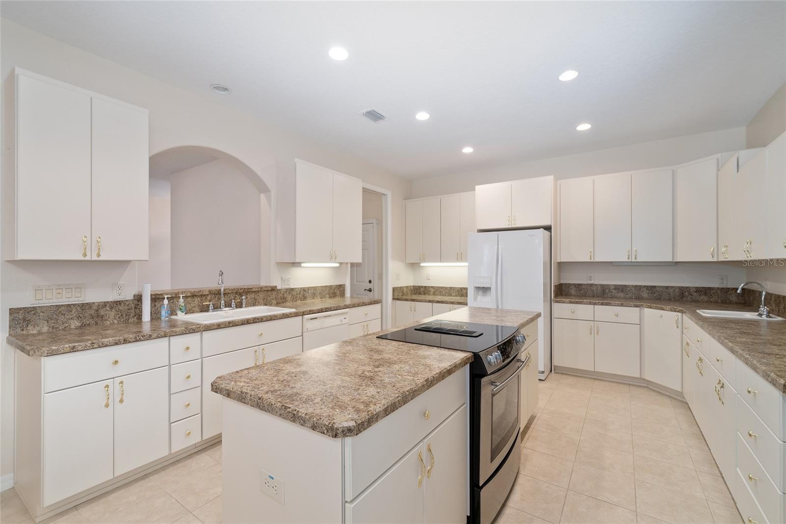 Image 21 of 63 For 5318 Fantasy Way