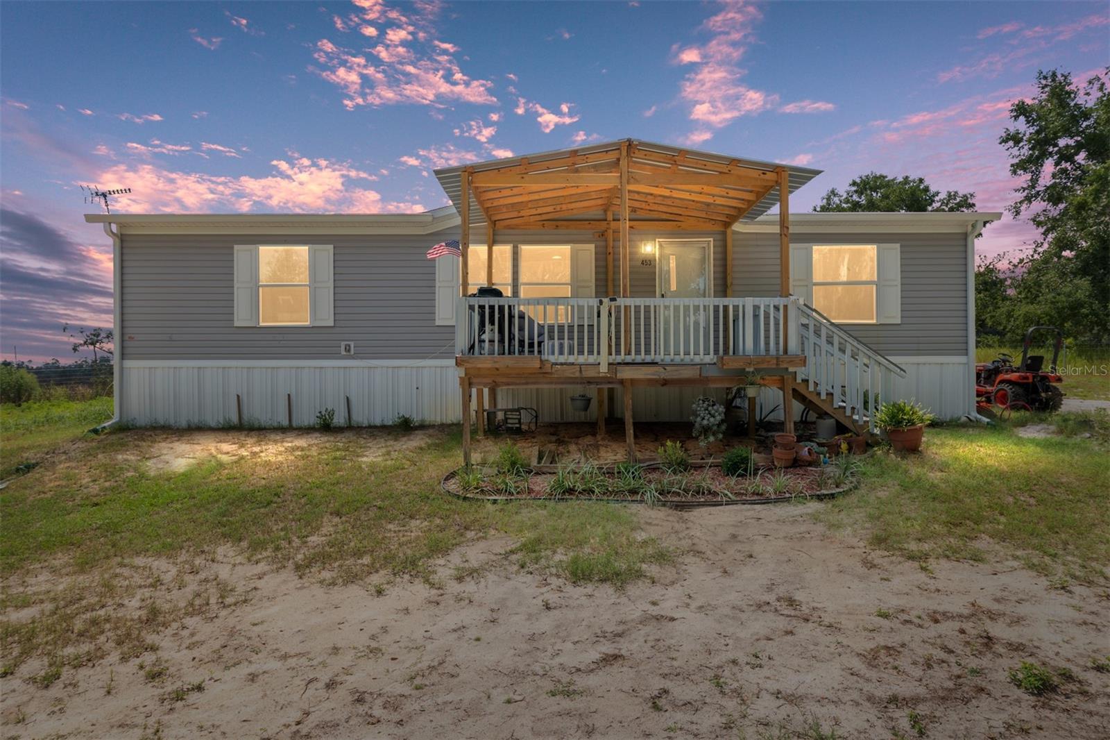 Details for 453 Old Hawthorne Road, HAWTHORNE, FL 32640