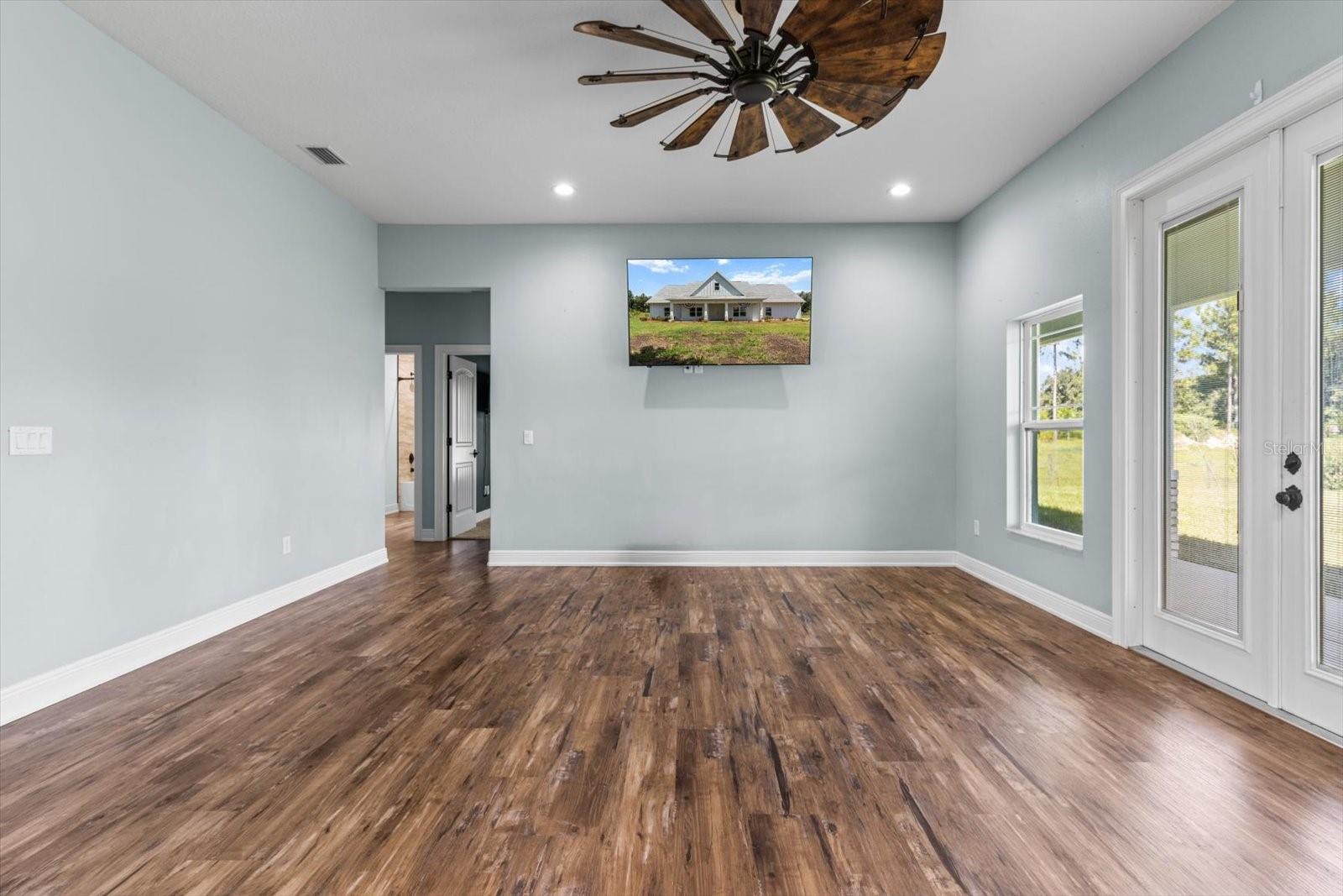 Image 12 of 36 For 8711 Emerald Oaks Drive