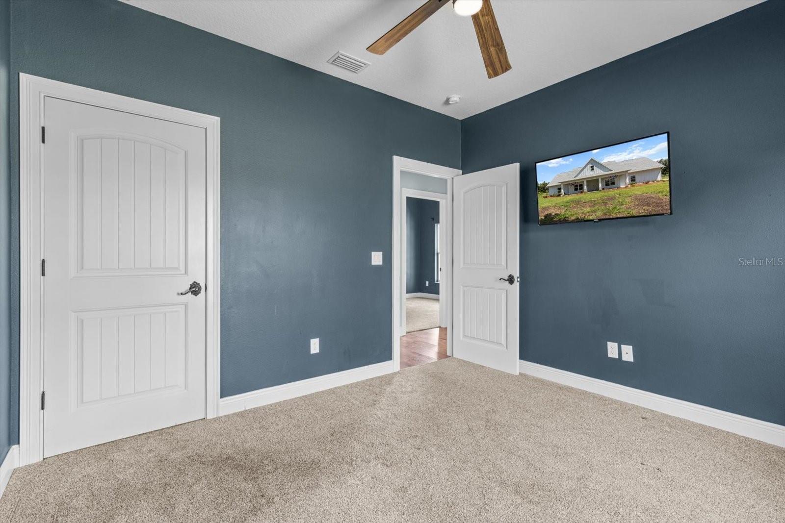 Image 19 of 36 For 8711 Emerald Oaks Drive