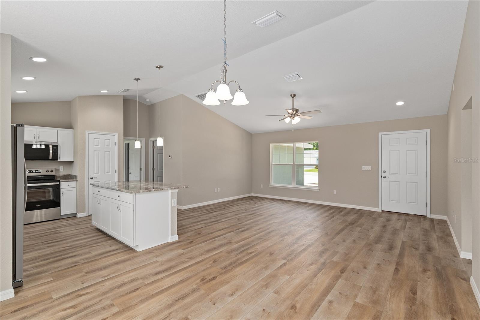 Listing photo id 3 for 7153 Everest Terrace