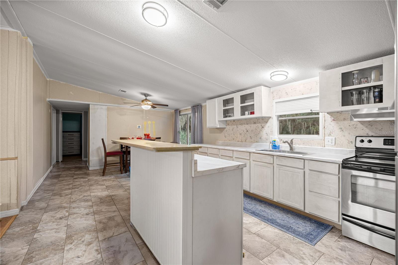 Image 6 of 24 For 17545 39th Court