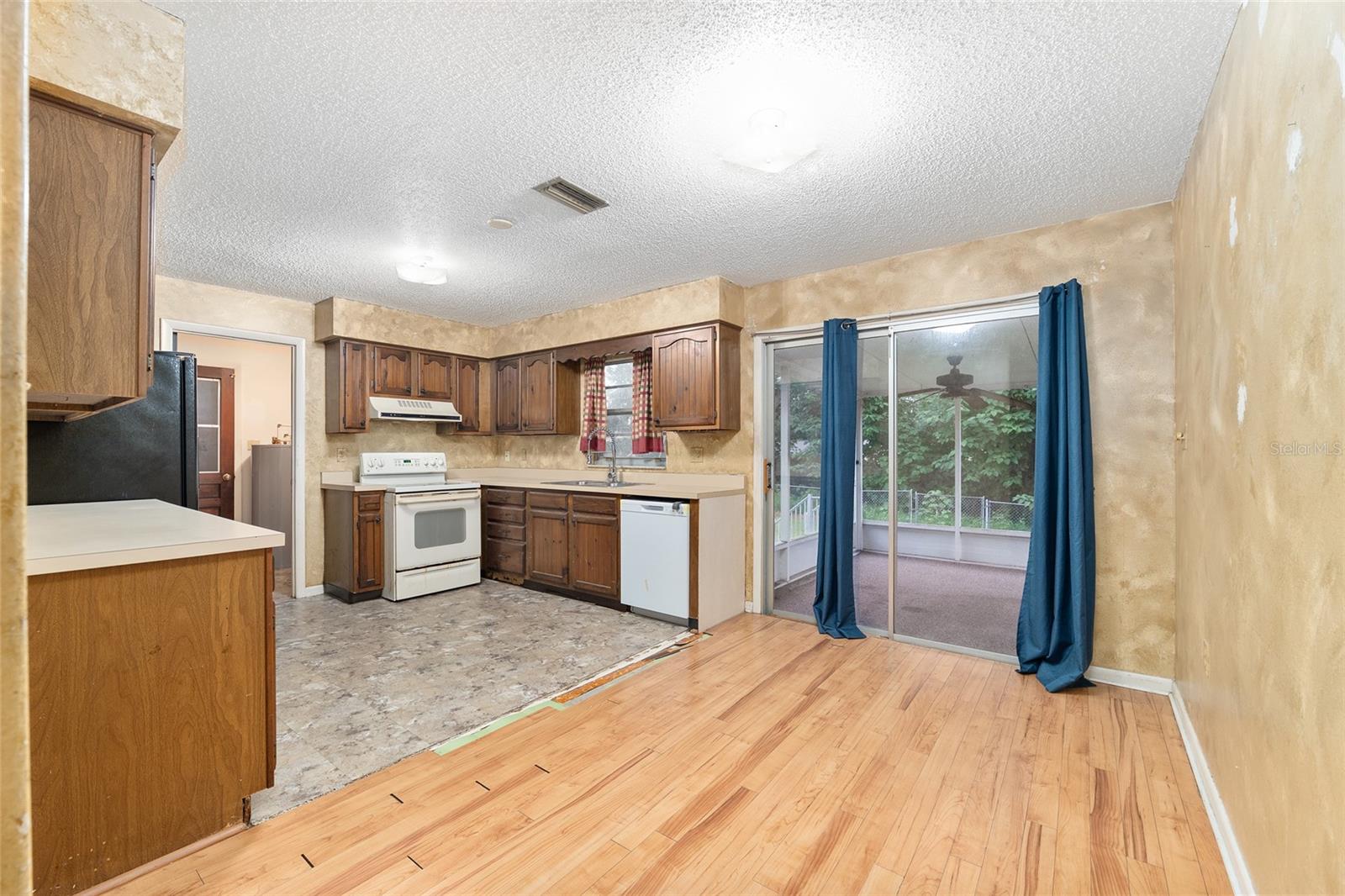 Image 21 of 52 For 3712 36th Avenue