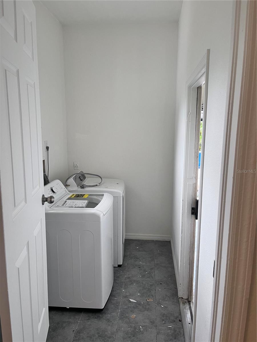 Image 4 of 6 For 895 41st Avenue N