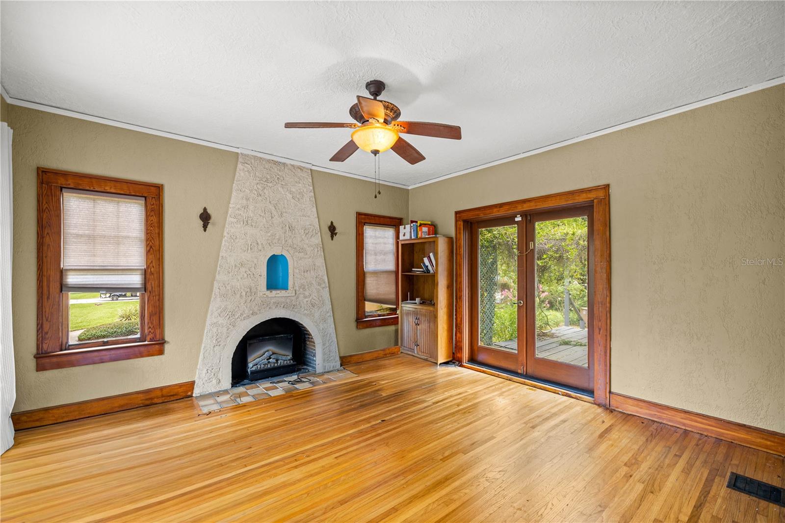 Image 11 of 24 For 922 10th Street