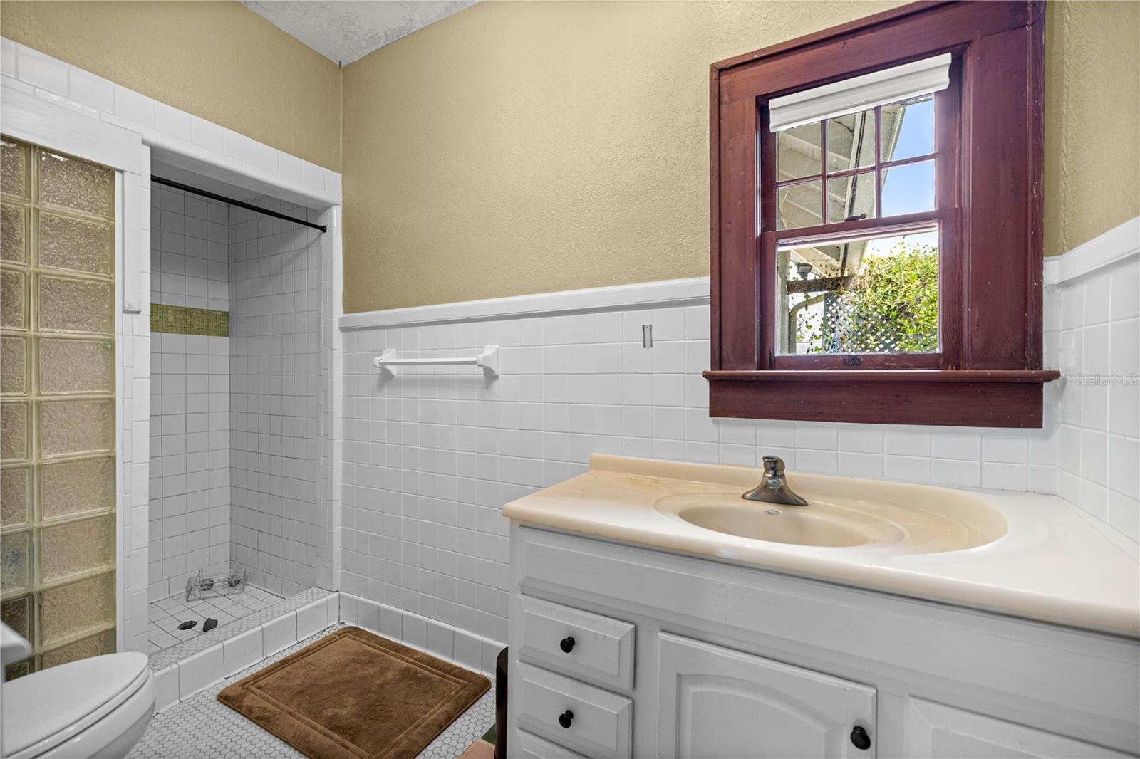 Image 16 of 24 For 922 10th Street