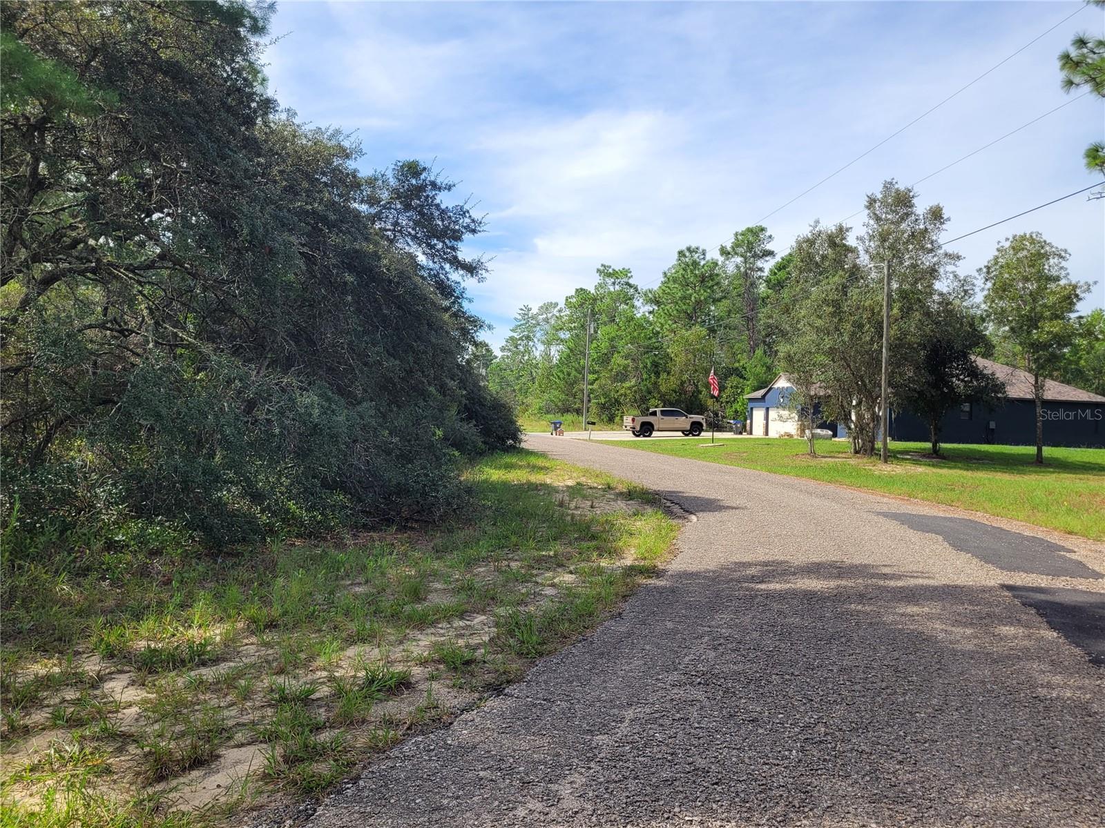 Listing photo id 3 for 8960 Farrington Drive