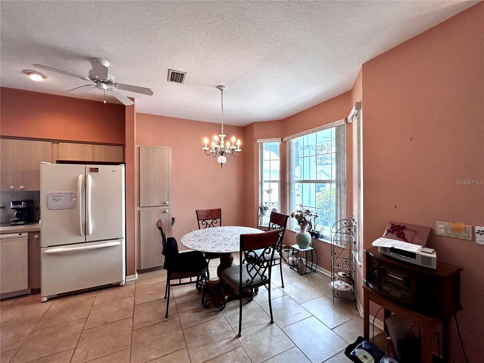 Listing photo id 8 for 6699 Kingsbury Lane
