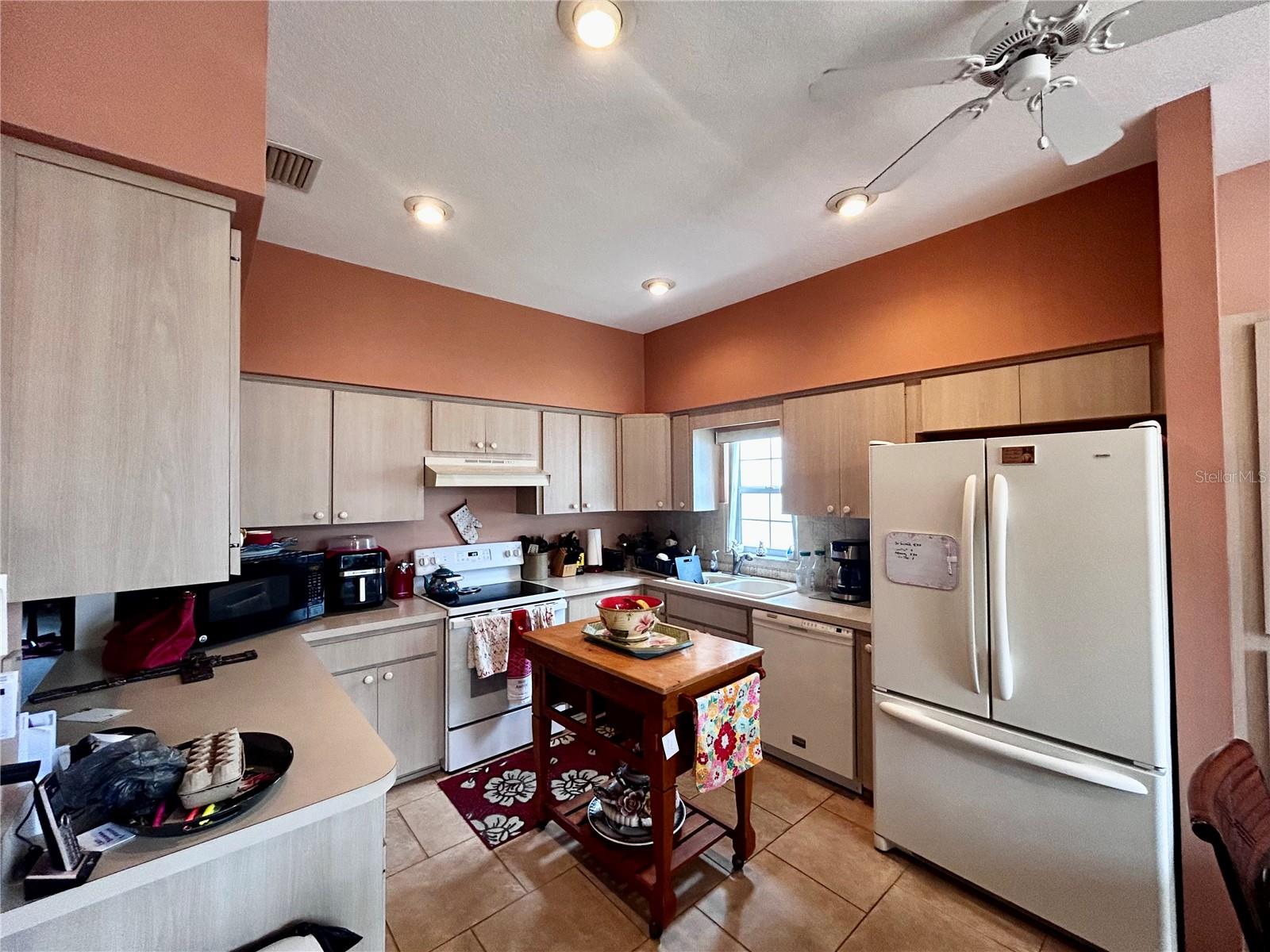 Listing photo id 10 for 6699 Kingsbury Lane
