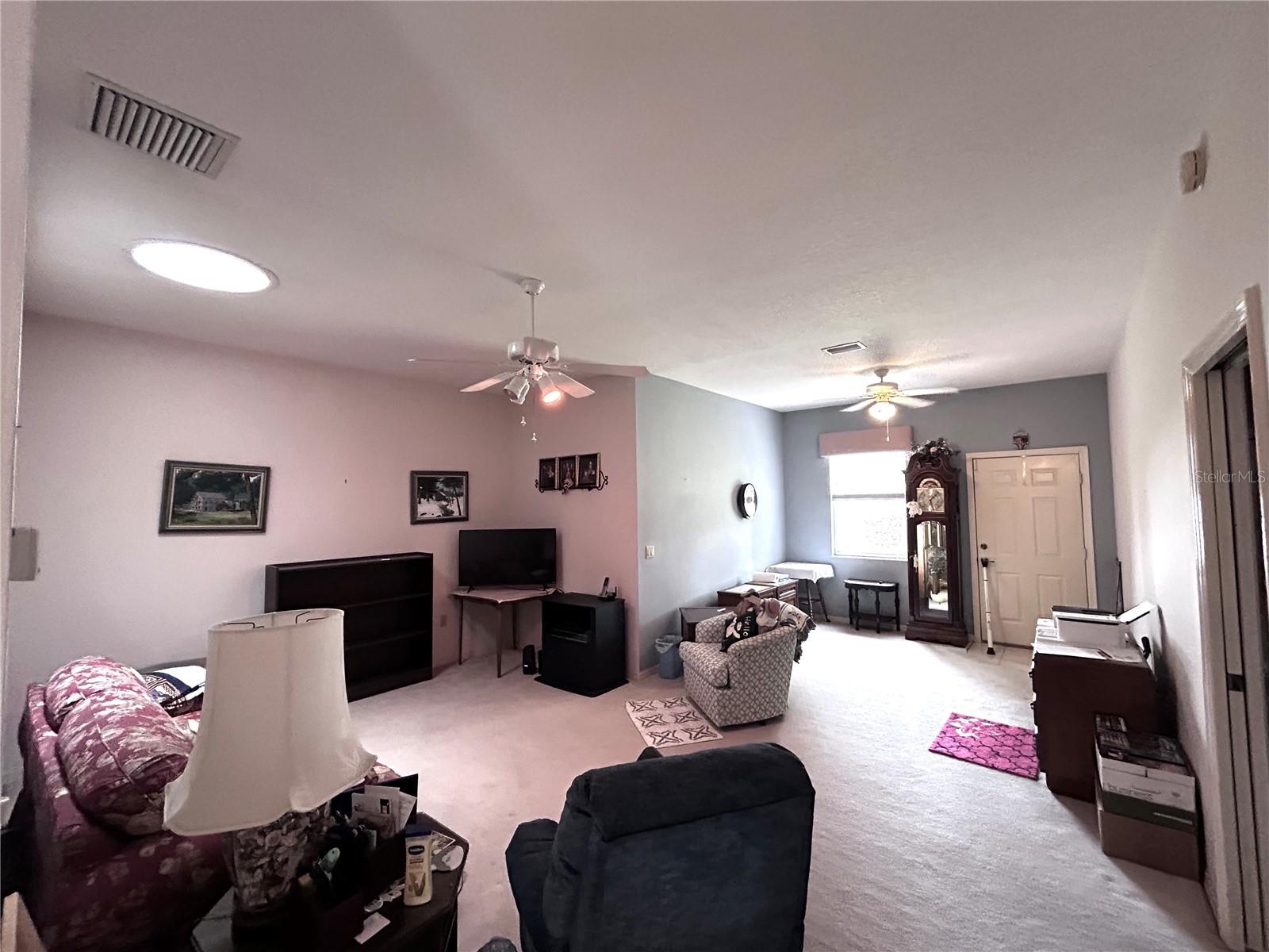 Listing photo id 11 for 6699 Kingsbury Lane