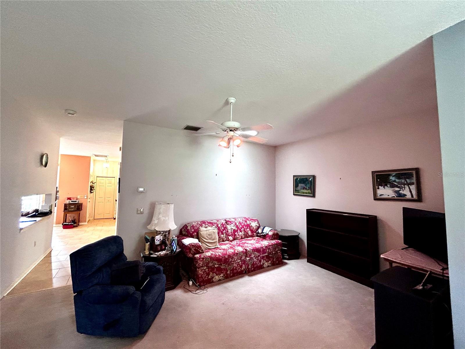 Listing photo id 12 for 6699 Kingsbury Lane
