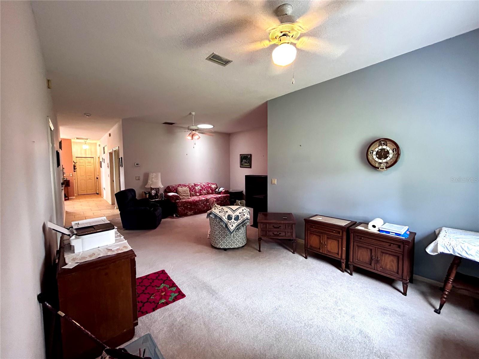 Listing photo id 13 for 6699 Kingsbury Lane