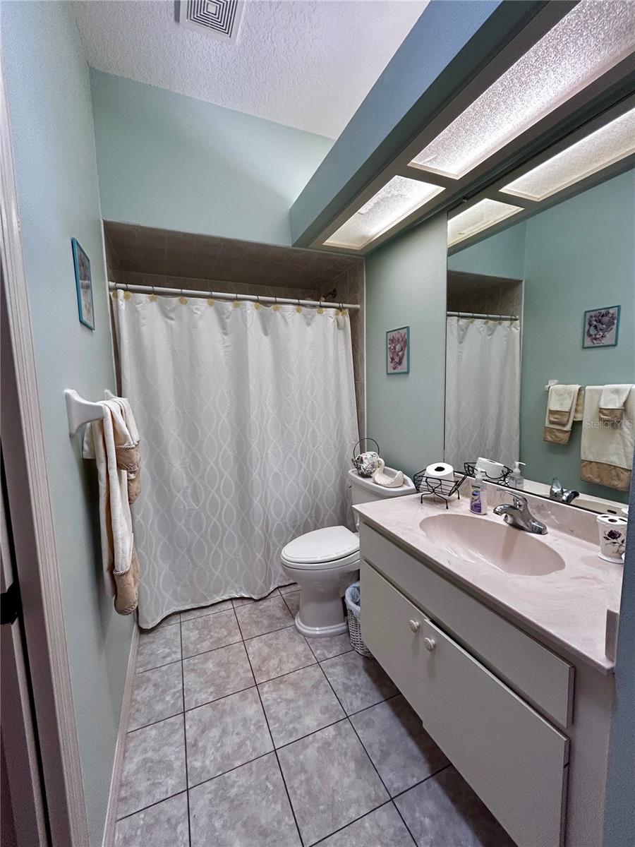 Listing photo id 14 for 6699 Kingsbury Lane