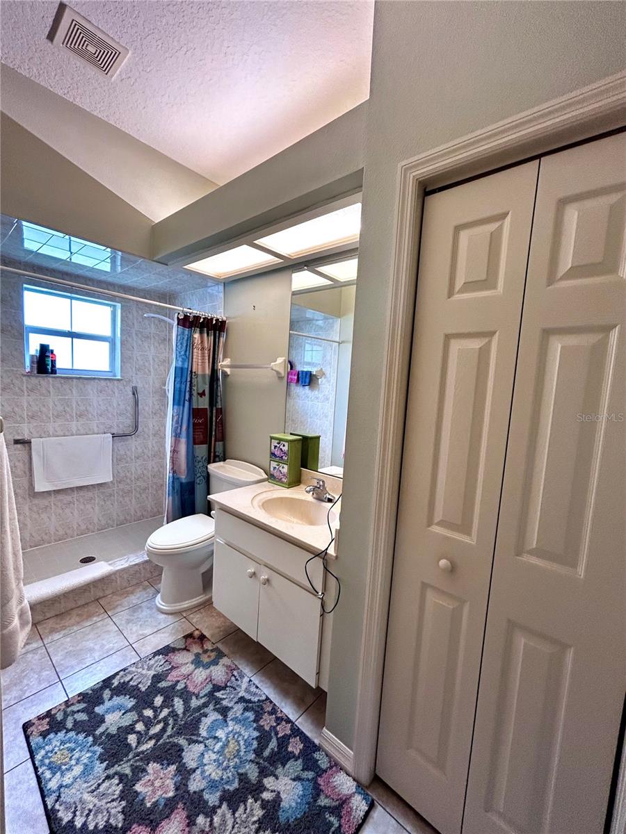 Listing photo id 19 for 6699 Kingsbury Lane