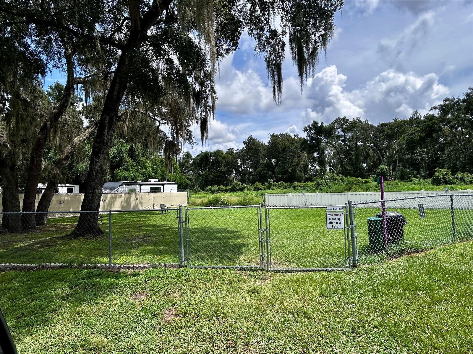 Listing photo id 23 for 6699 Kingsbury Lane
