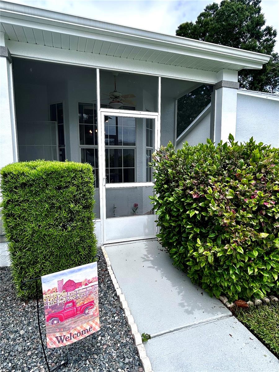 Listing photo id 3 for 6699 Kingsbury Lane