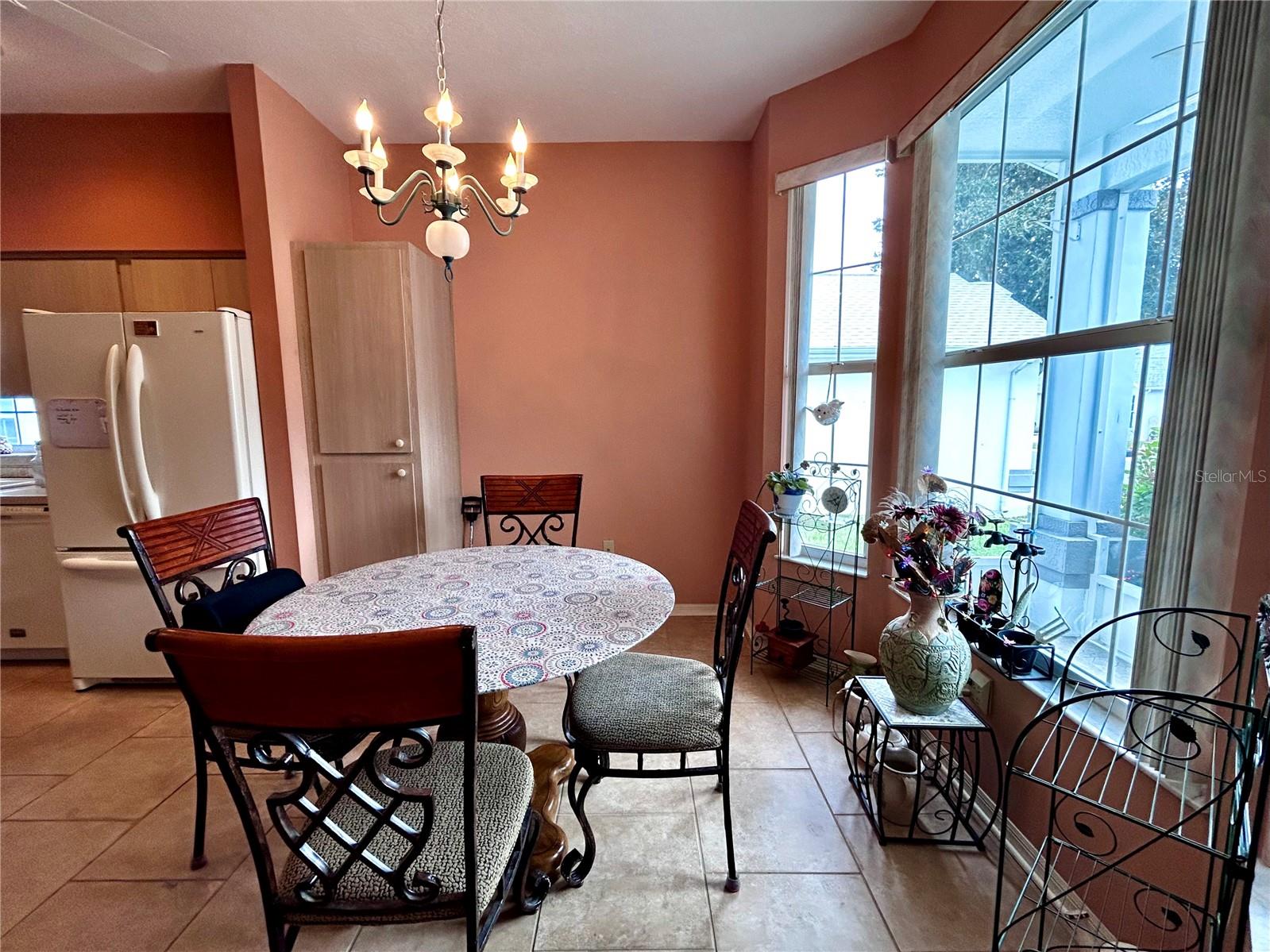 Listing photo id 6 for 6699 Kingsbury Lane