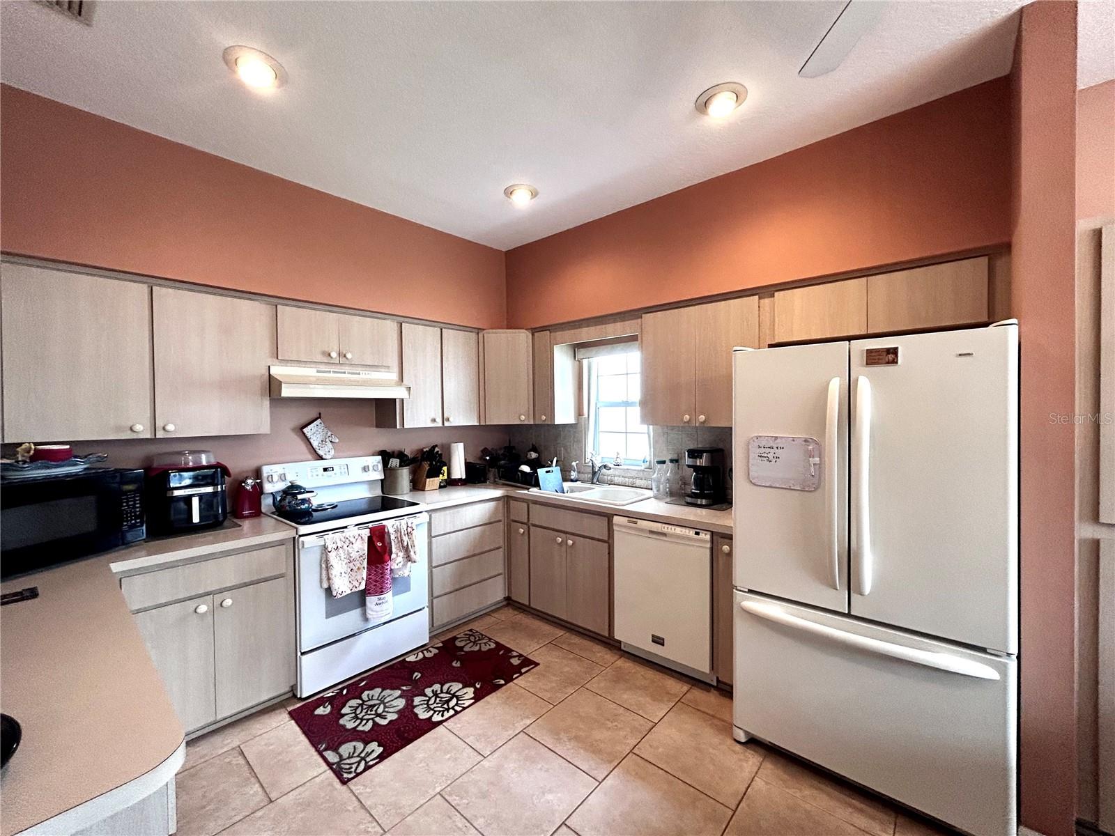 Listing photo id 7 for 6699 Kingsbury Lane