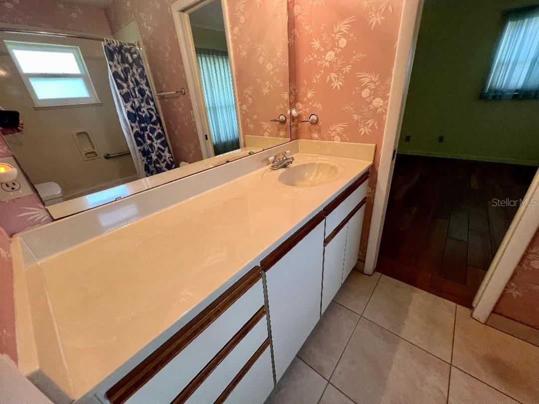 Image 14 of 41 For 2317 36 Street