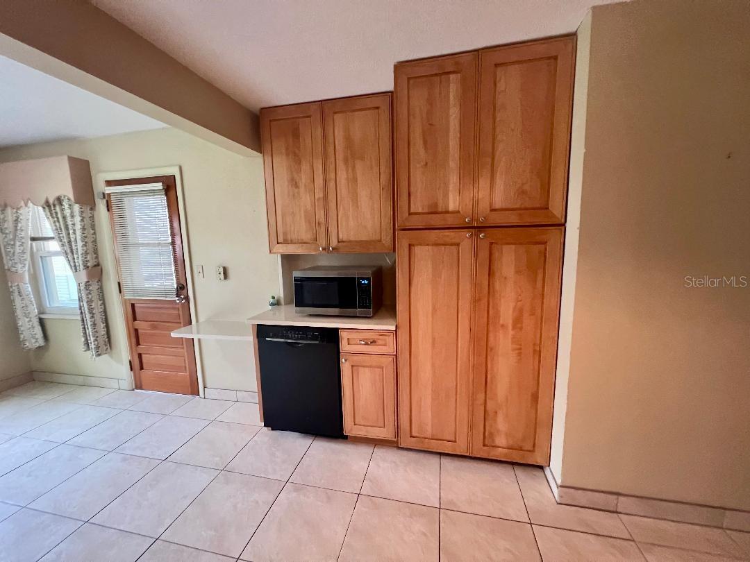 Image 6 of 41 For 2317 36 Street