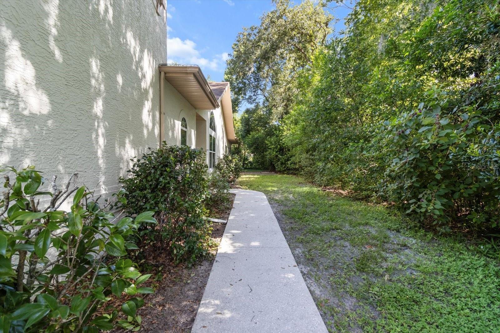 Image 7 of 42 For 2 Woodmill Court