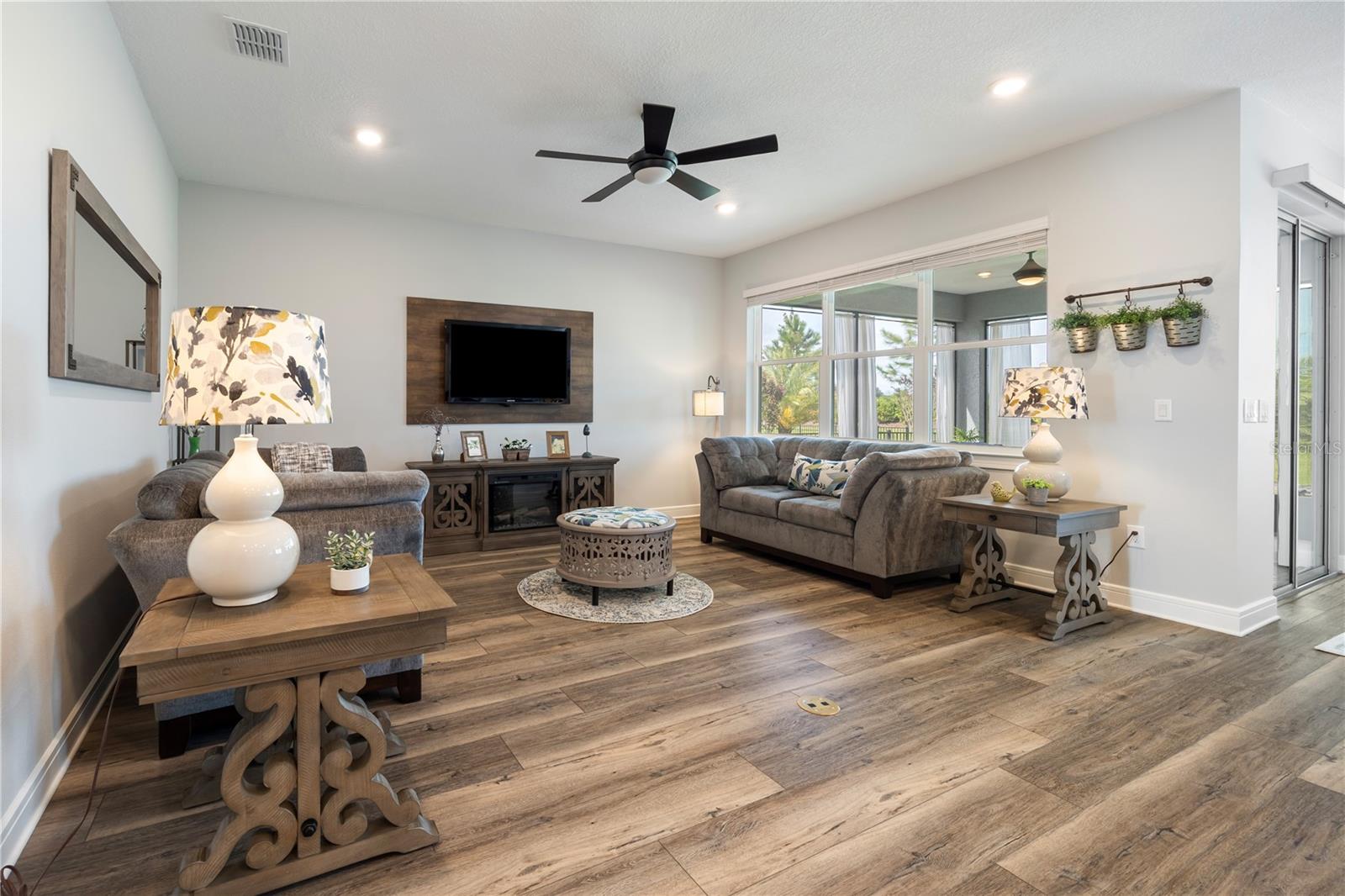 Image 18 of 55 For 9419 52nd Loop